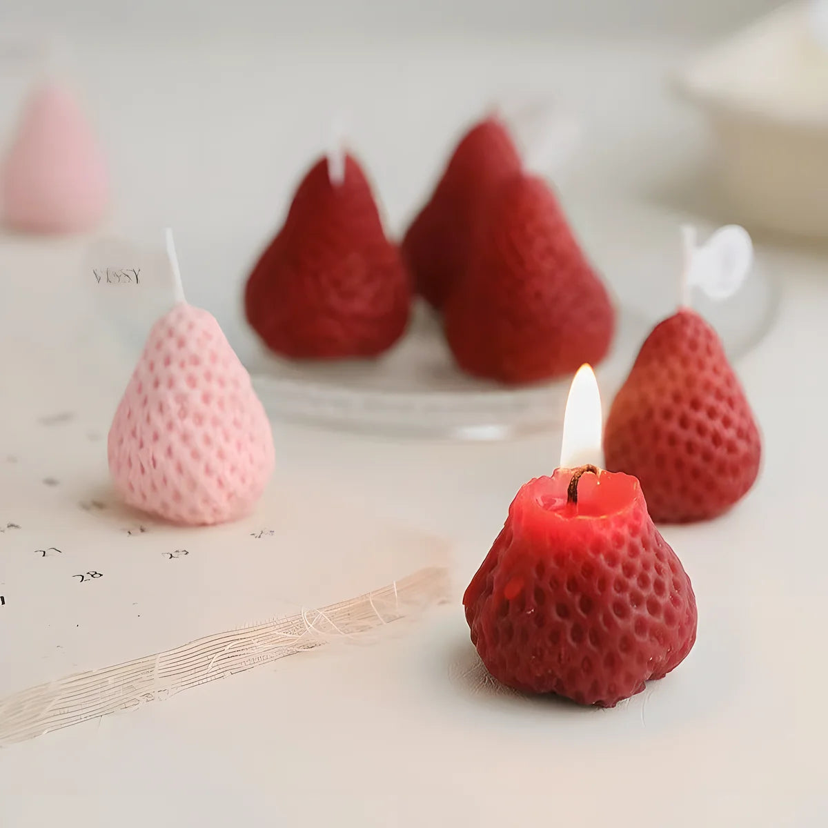 🍓 Lot de 4 Mini Bougies Fraise Parfumées – Douceur fruitée & déco tendance !
